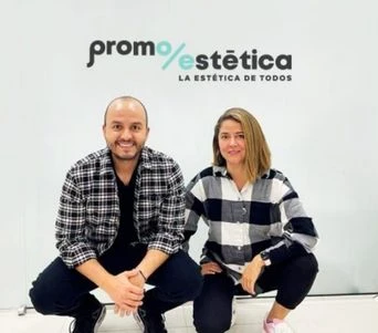 Foto para el home de la página web donde se ve a los fundadores de Promoestetica